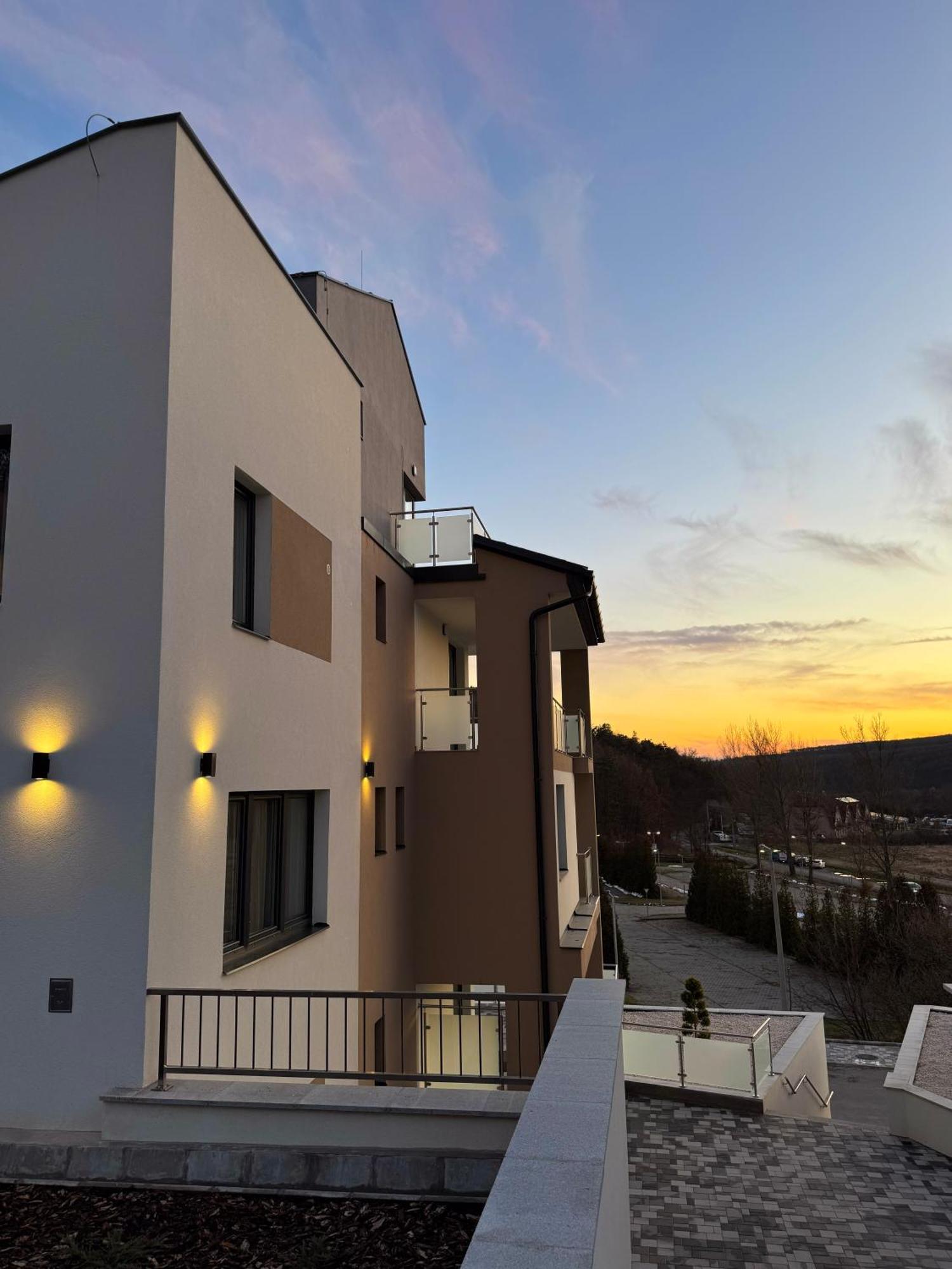Salt Hill Premium Appart hôtel 4*